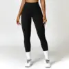 3Pantaloni neri
