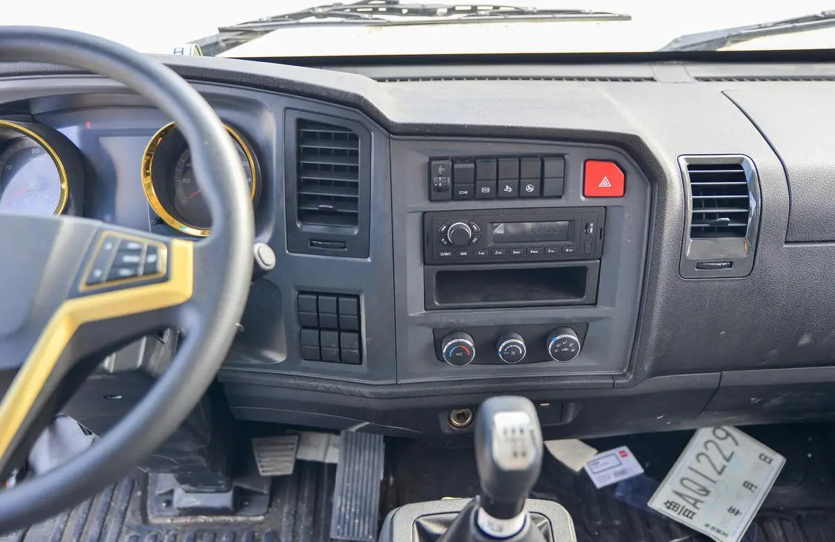 Sinotruck Howo Used 4x2 Cargo Van - Mini Box Truck for Urban Delivery 15