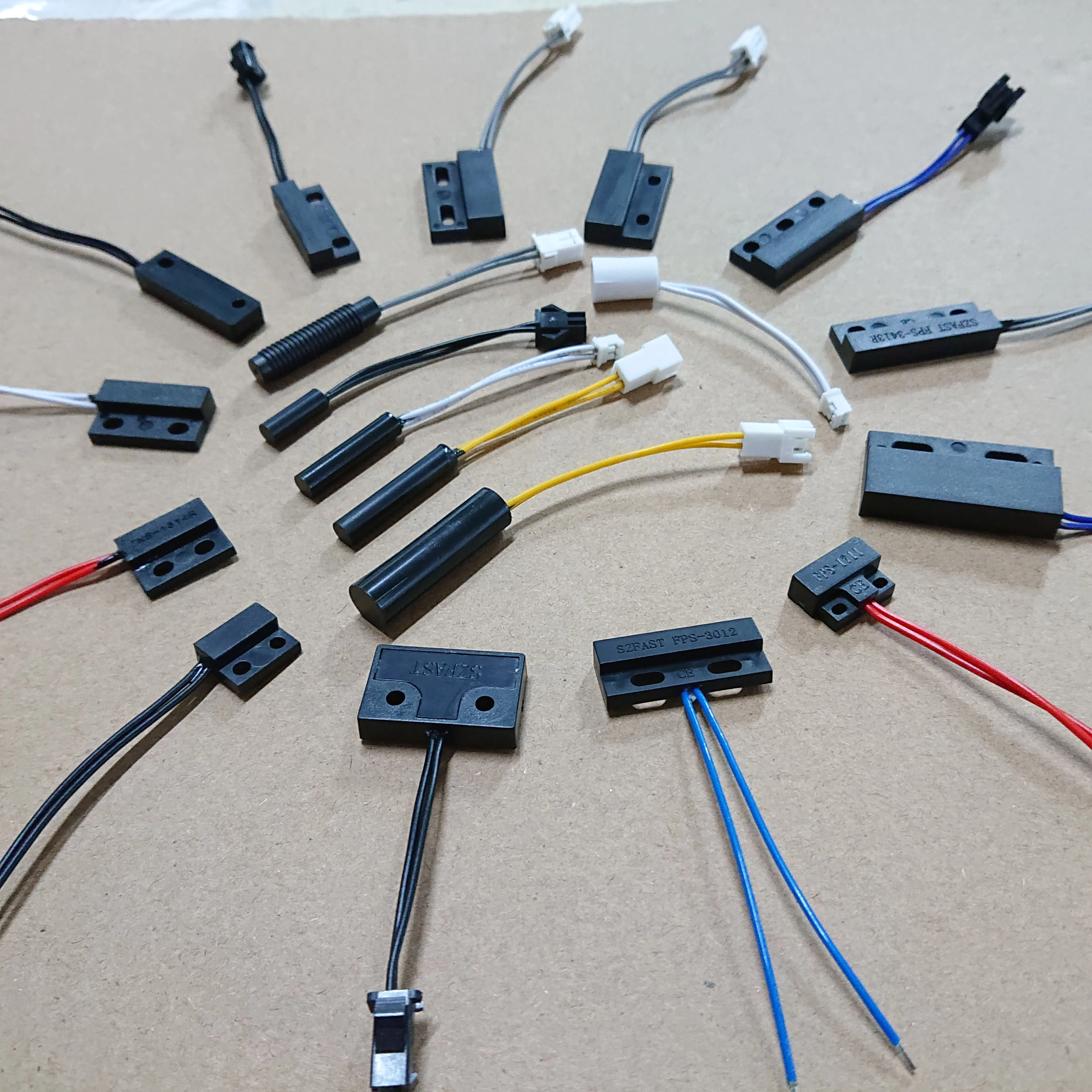 Normally Opened Closed Plastic Case Reed Switch Screw Mount Rectangular Magnetic Proximity Sensor for Security Safety Equipment