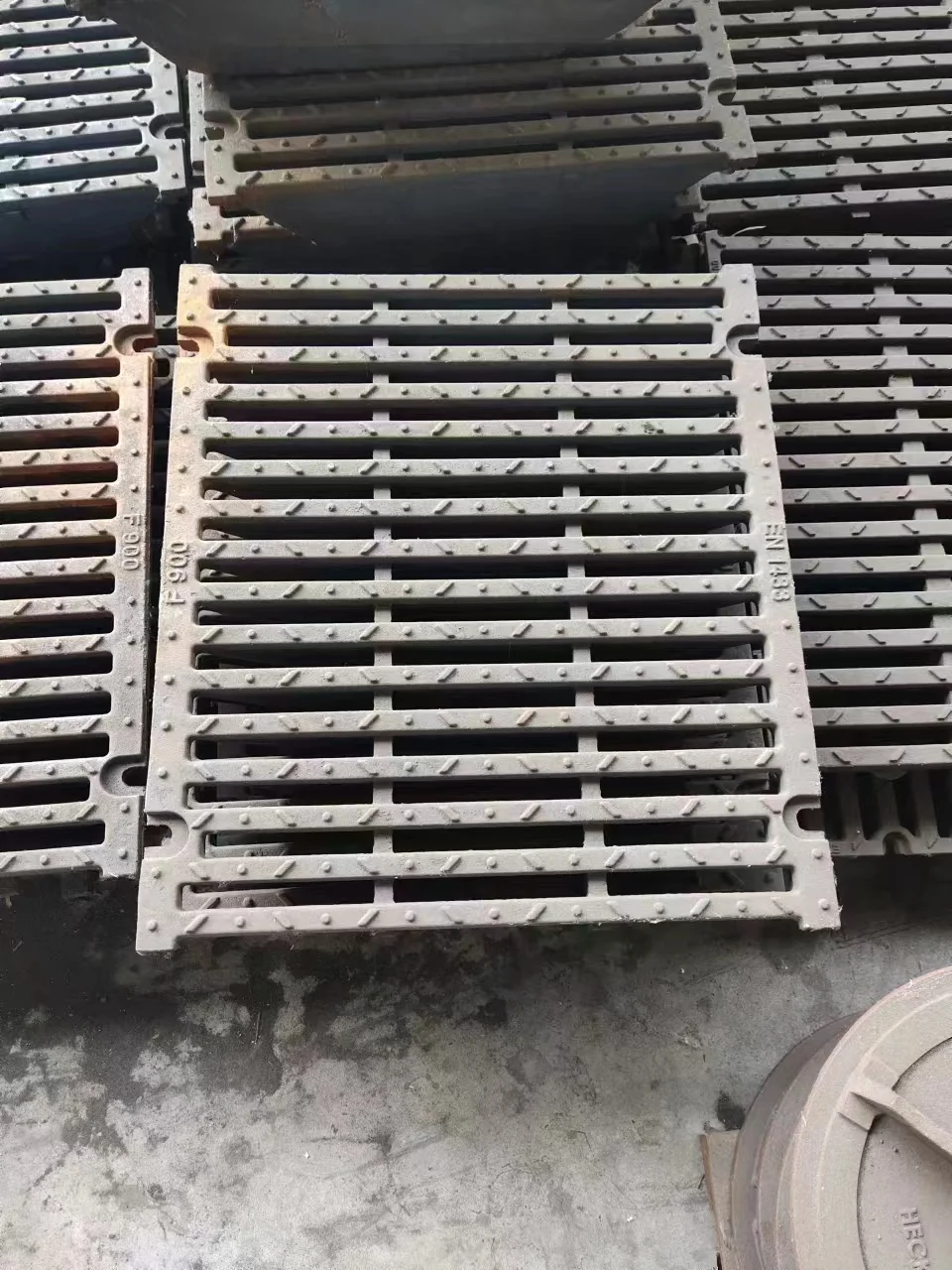 Best Selling Customized Cast Iron Storm Drain Grate Modern Design Style for Workshop Application