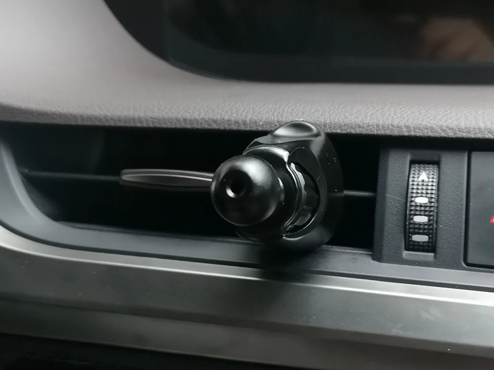 New product 2022 popular air vent hook magnetic phone holder mobile accessories with rotation adjustment metal hook