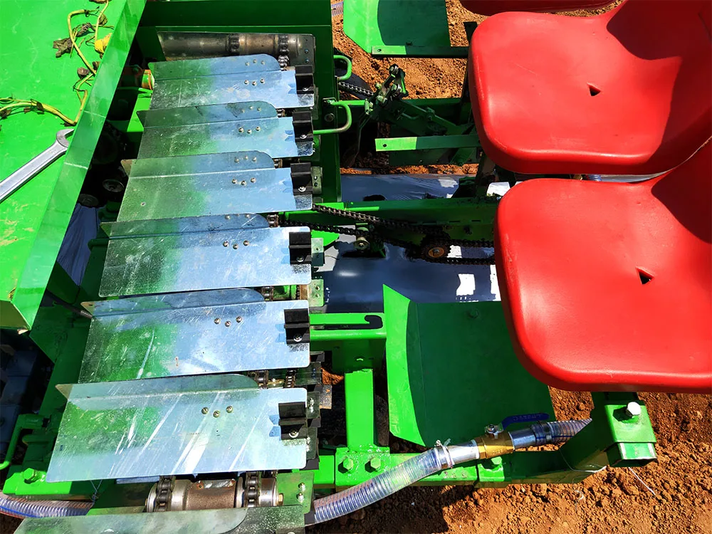 Multifunctional Sweet Potato Seedling Transplanting Machine for Oblique Seedling Planting and Boat Bottom Type Seedling Planting