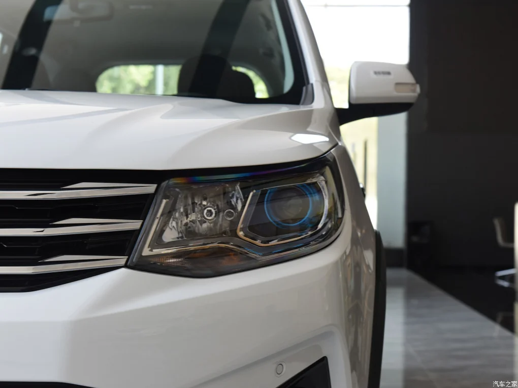 Salable and Used Automatic SUV with Comfortable 7-Seater High-Economic Light Interior R16 Tire Size for Export