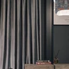Gris oscuro