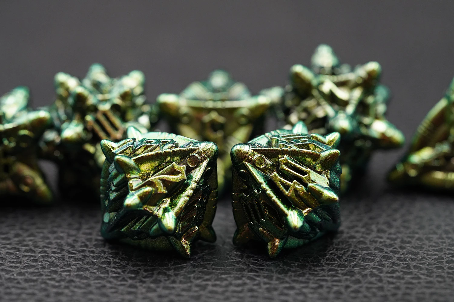 Customized 7-Piece Set of 16mm Retro Golden Bronze Metal Polyhedron Dice for DND Made Zinc Alloy Featuring Dragon Dungeon Design details