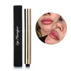 Extrema labio más regordita en contenedor de oro