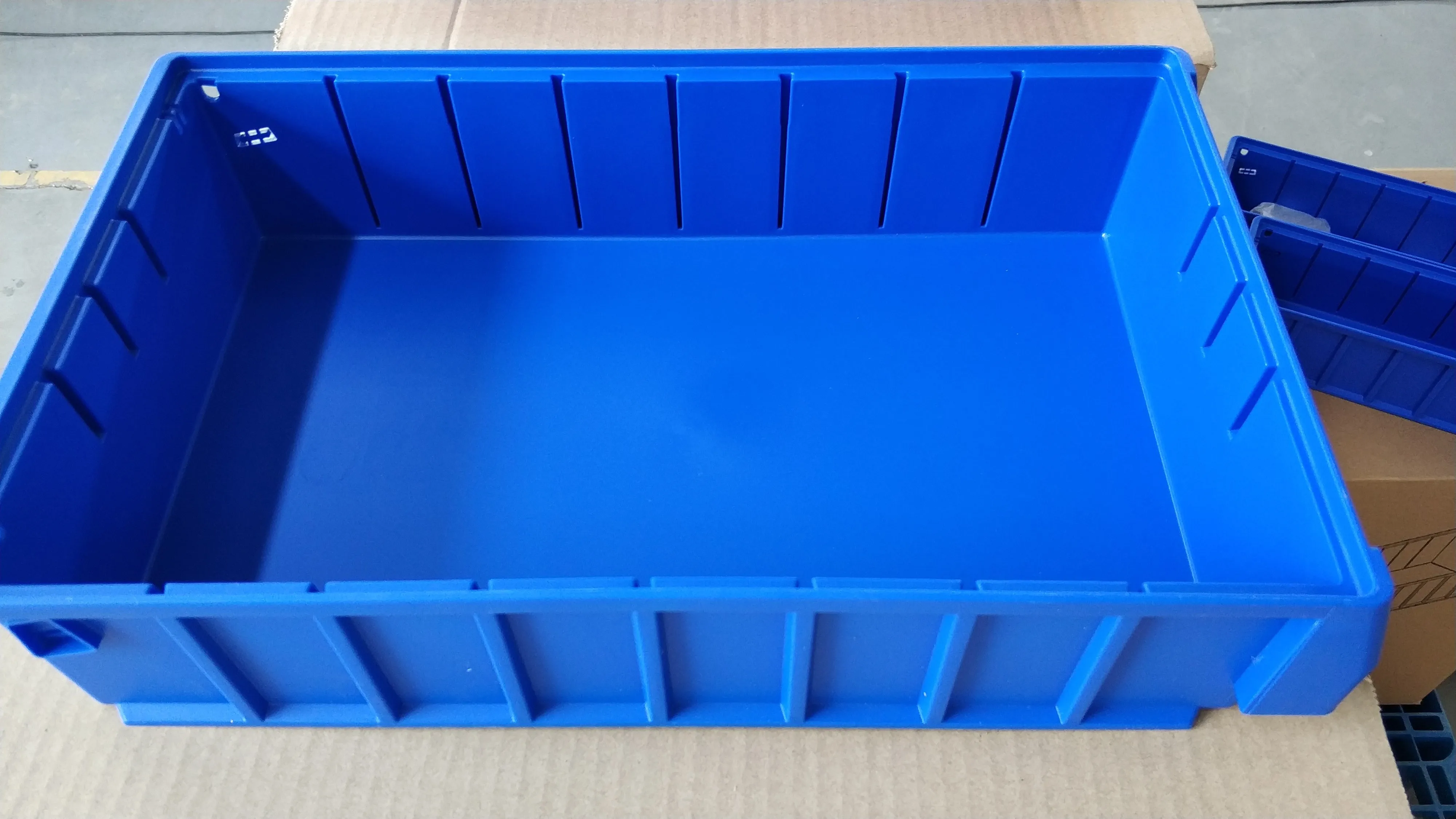 Plastic  bin (87)