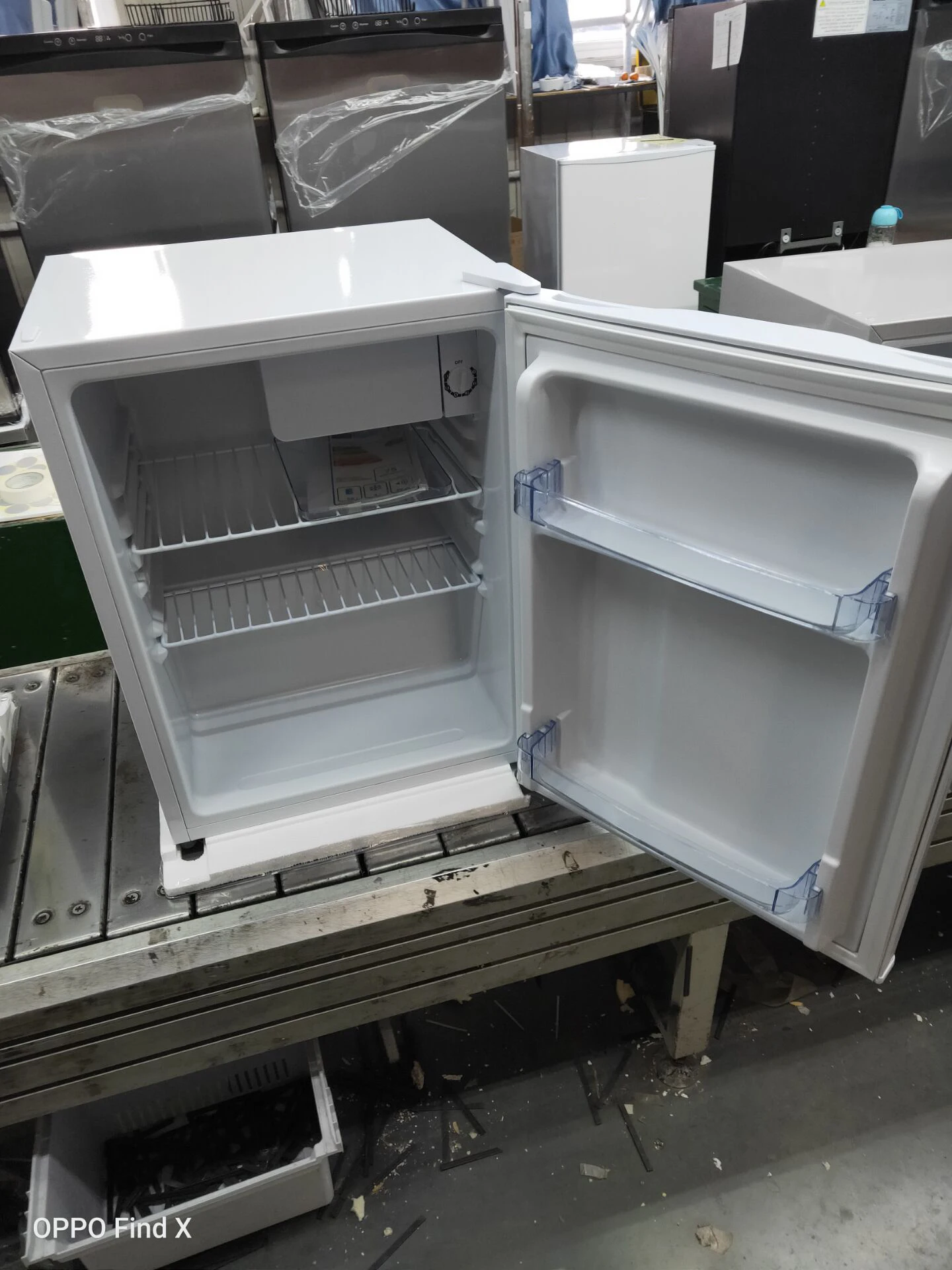110L'un mini réfrigérateur Tabletop Portable Mini frigo réfrigérateur du  compresseur - Chine Mini-réfrigérateur et mini réfrigérateur prix