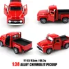 Camioncino rosso vintage in scala 1:38