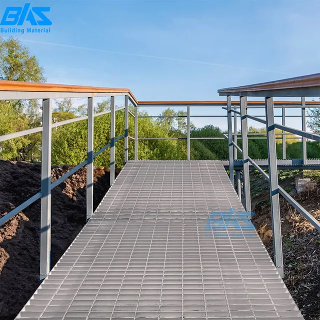 Hot Dip Galvanized Steel Grating Platform with Handrail and Ladder for Industrial Walkway and Construction Access