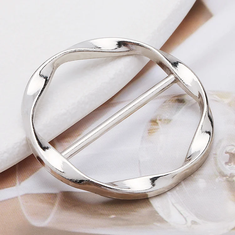 2 STKS (Golden Zilver) Vrouwen Lady Meisjes Drie Ring Mode Sjaal Ring Gesp Moderne Eenvoudige Triple Slide Sieraden Zijde Sjaal Gesp Clips Kleding Wrap Houder
