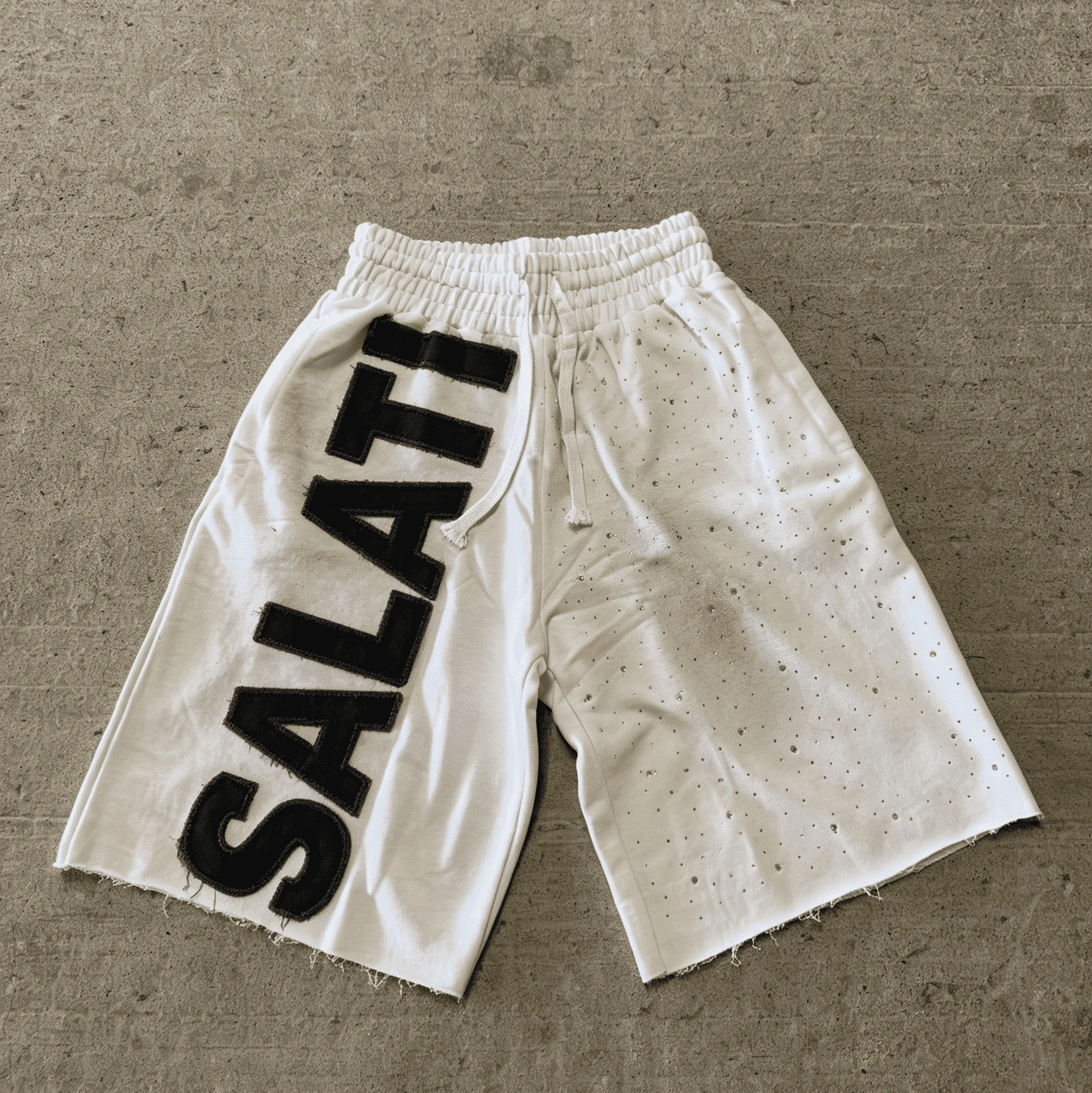 Custom Logo Heavyweight French Terry Patch Letter Sweat Shorts Raw Edge Splash Ink Loose Drawstring Streetwear Shorts for Men gallery 4