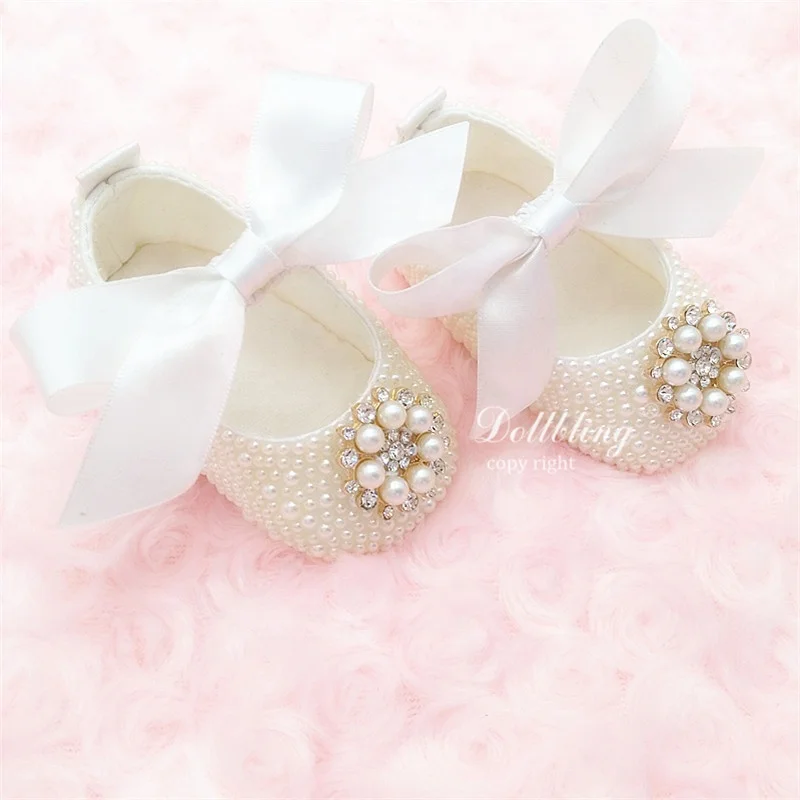 
Ботинки для крещения на мягкой подошве для маленьких девочек, обувь для принцесс с цветами и повязкой на голову для новорожденных и младенцев 