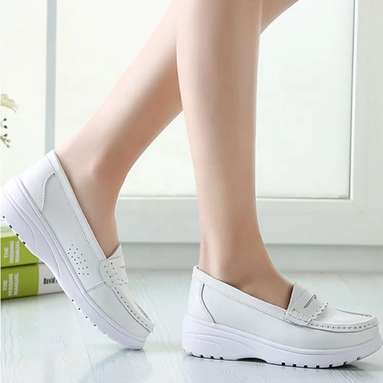 Venta al por mayor de cuero blanco de cuña de tacón alto de goma