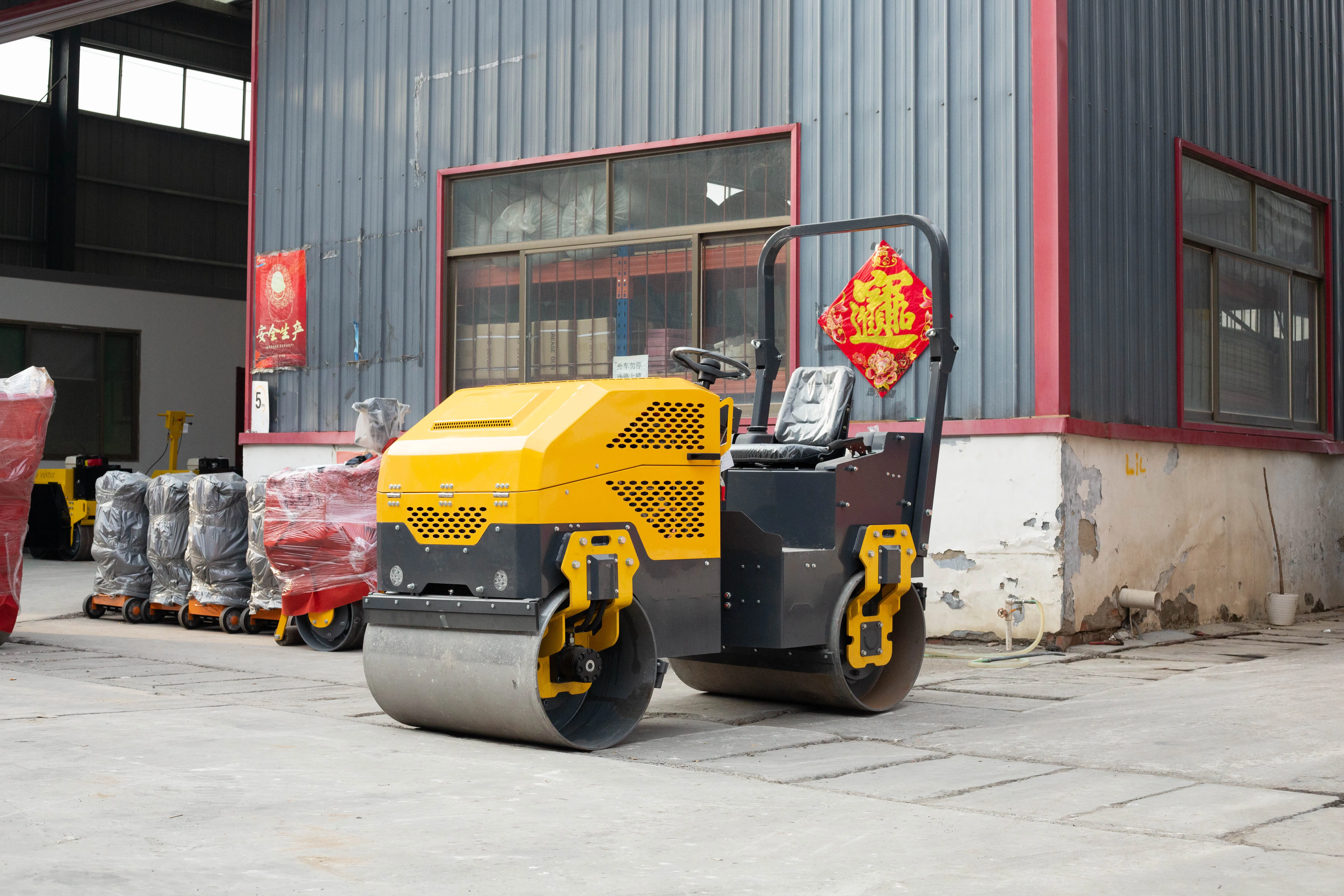 Factory Directly Produce Ride on Vibratory Roller Compactor 2 Ton Full Hydraulic Drive diesel EngineTwo Drum Vibratory Roller