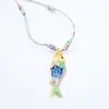 Collier petit poisson bleu-vert