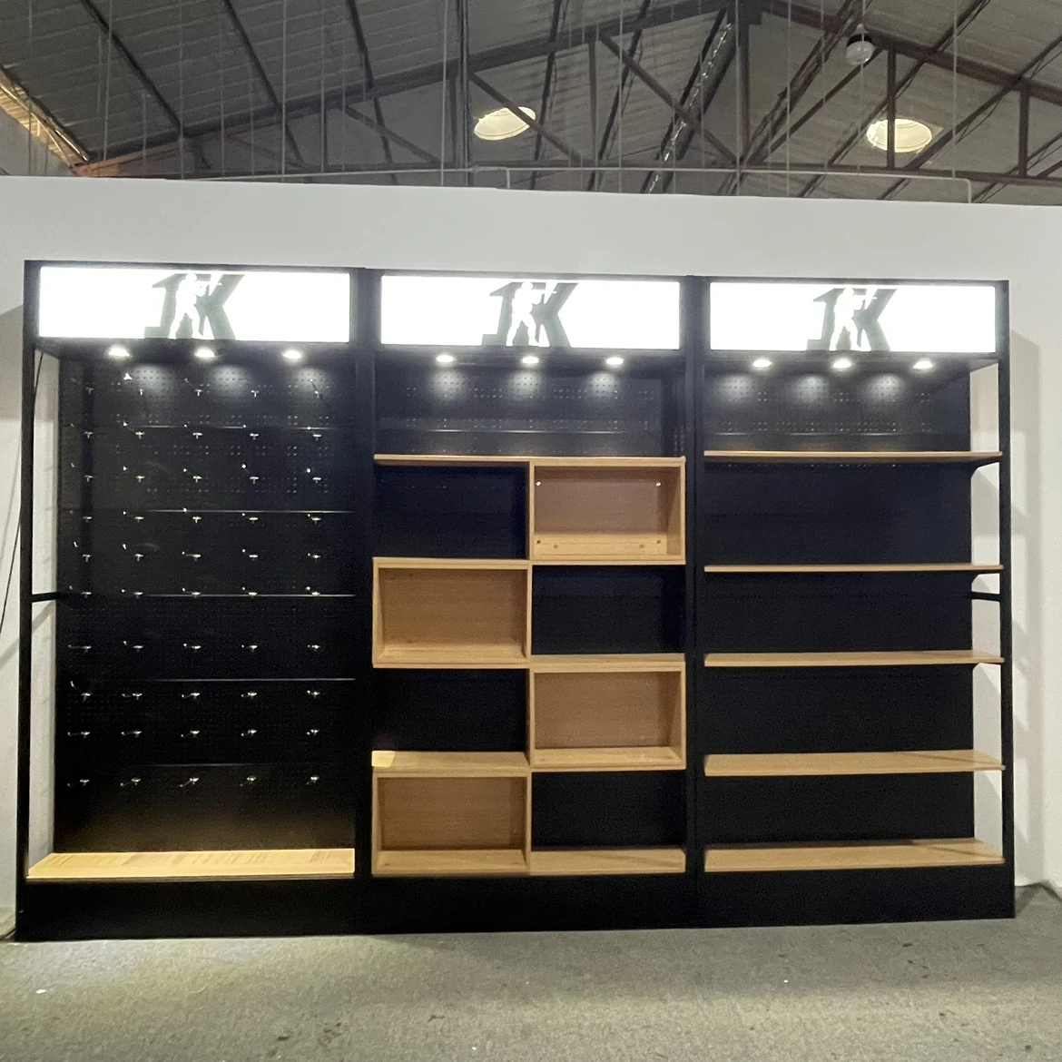 Metal Pegboard Wooden Shelf Designed Mobile Cell Phone Accessories