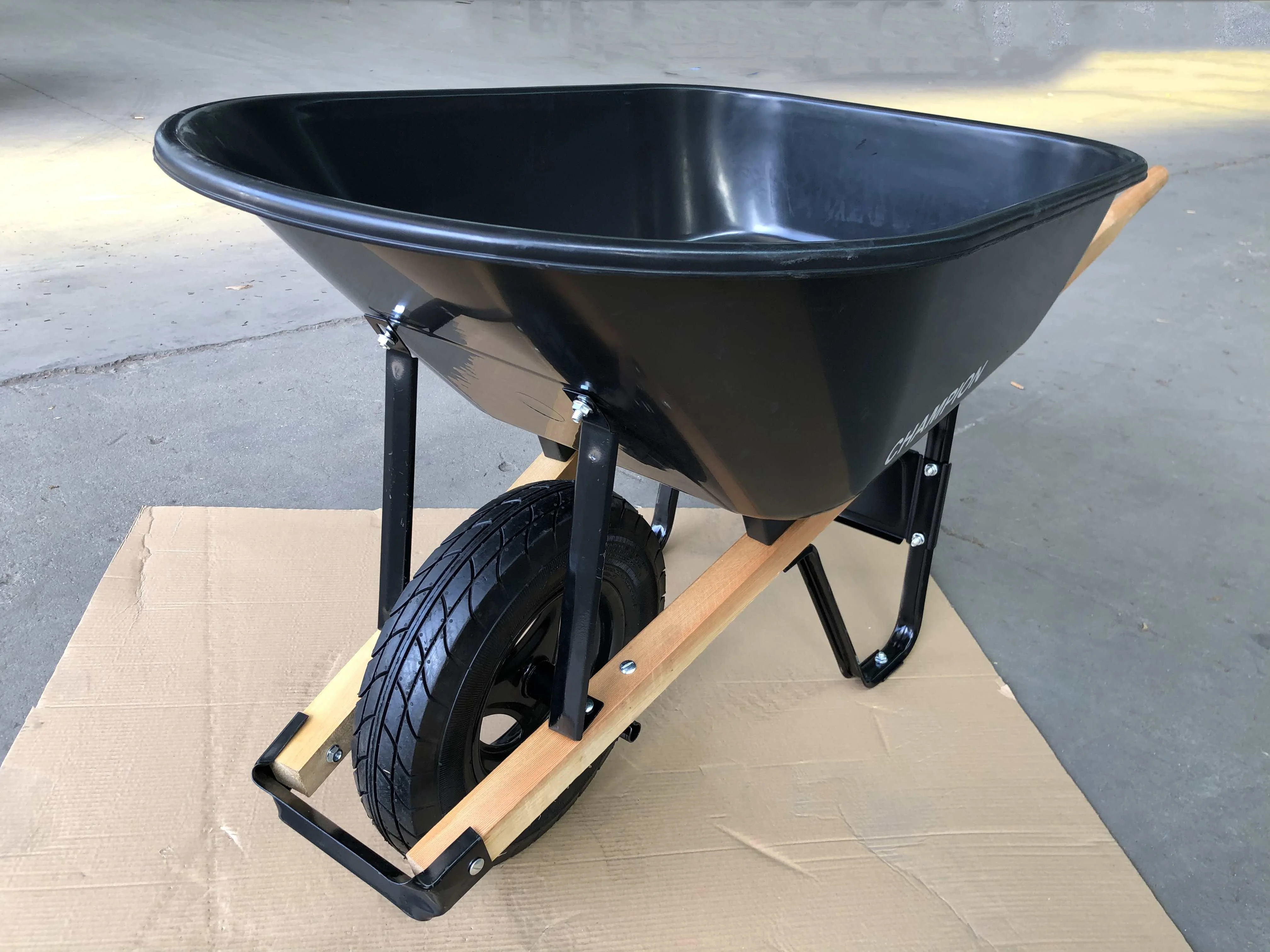 Wheelbarrow Wb7400 Hot Sale In South America Trolley Farm Equipment