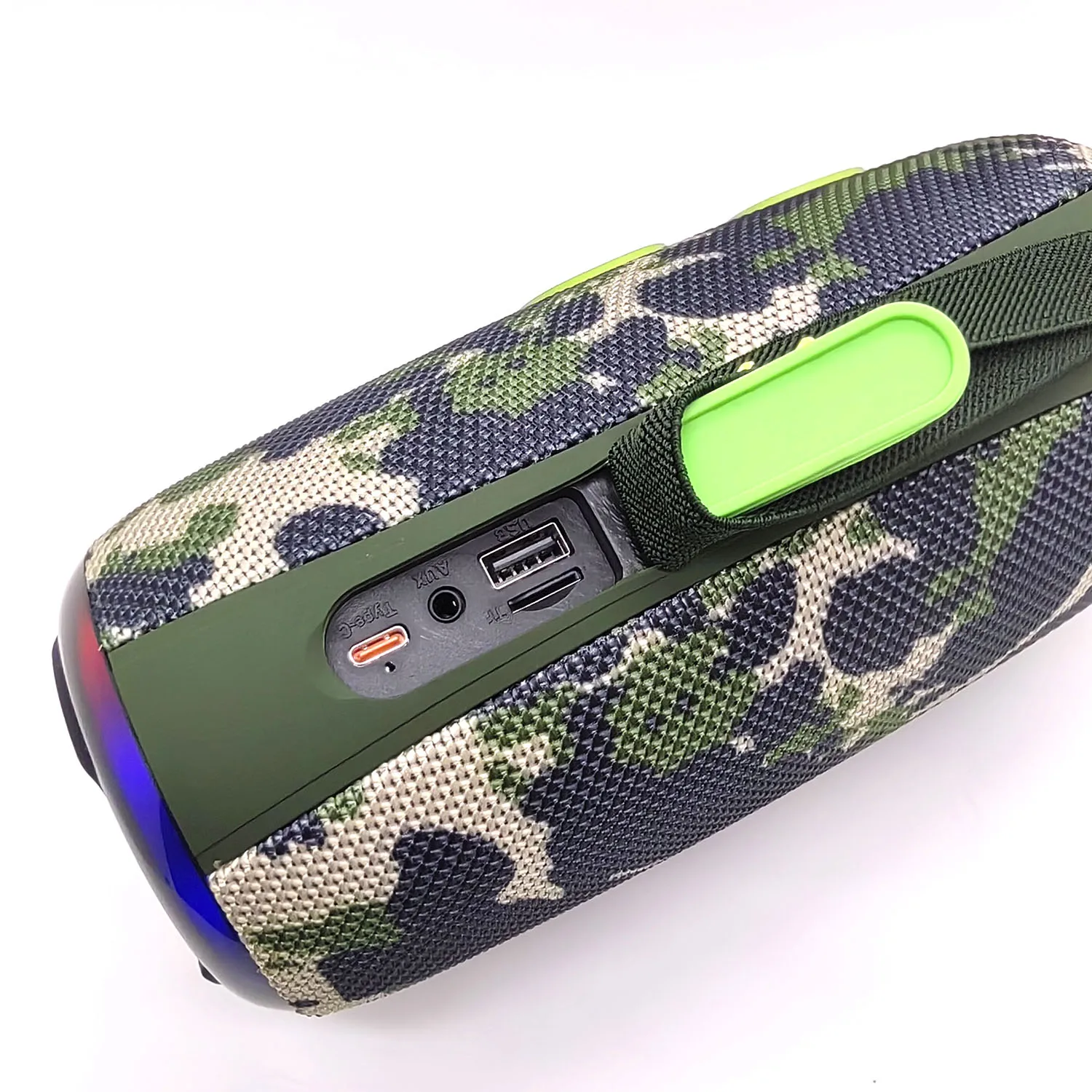 Altavoz Bluetooth AKONE 80W – Sonido Potente Con Graves Profundos, Luces LED, IP67 A Prueba De Agua, 20h De Batería, Ideal Para Playa, Fiestas Y Camping