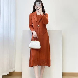 Solid-color Fringed Large-sized Dress Paired with a Small Coat for a Stylish Pleated Ensemble