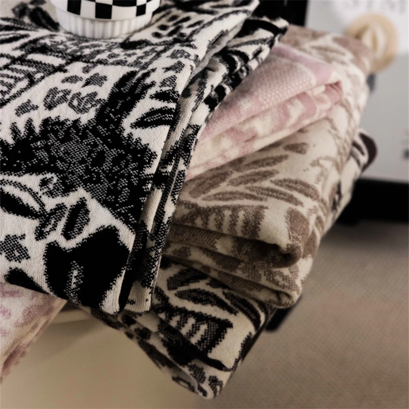 TK New Arrival Soft Nordic Animal Pattern Polyester Blend Knitted Throw Blanket Home Sofa Decoration factory