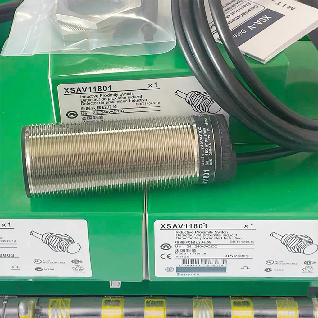 SCHNEIDER XSAV12801 Inductive Proximity Sensor - New In Box, Original Packaging
