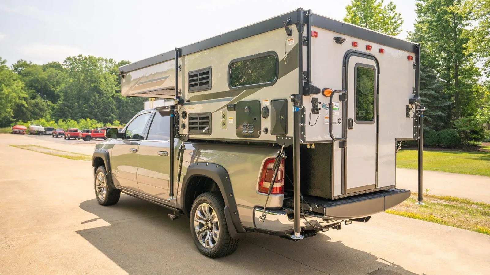 Customized Luxury Lightweight Slide-in Pop-up Truck Camper