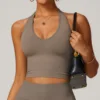 reggiseno appeso al collo marrone