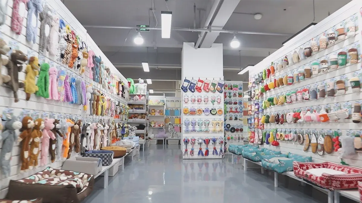 Yangzhou D King Toys & Gifts Co., Ltd. 2