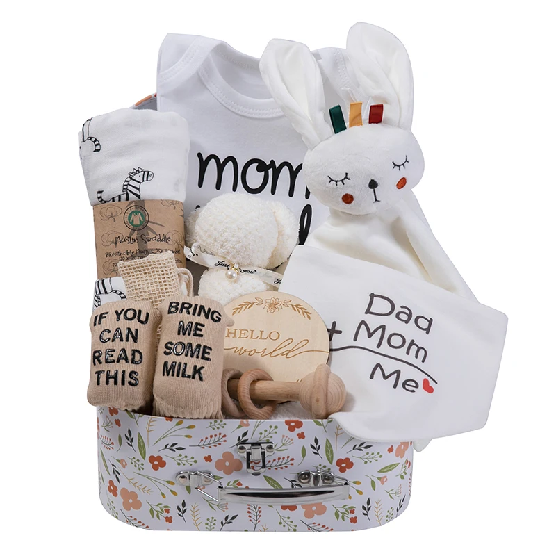 Baby Gift Set Organic Cotton Muslin Bunny Comforter Toy Wooden Milestone Card Matching Bib Newborn Shower Box Baby Essentials factory