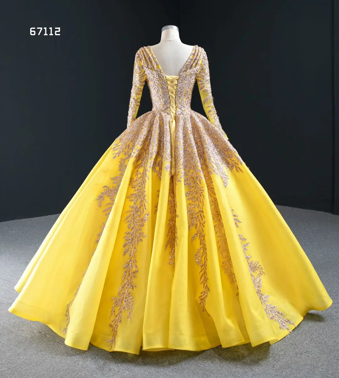 Abito da sposa di lusso a maniche lunghe con paillettes in pizzo