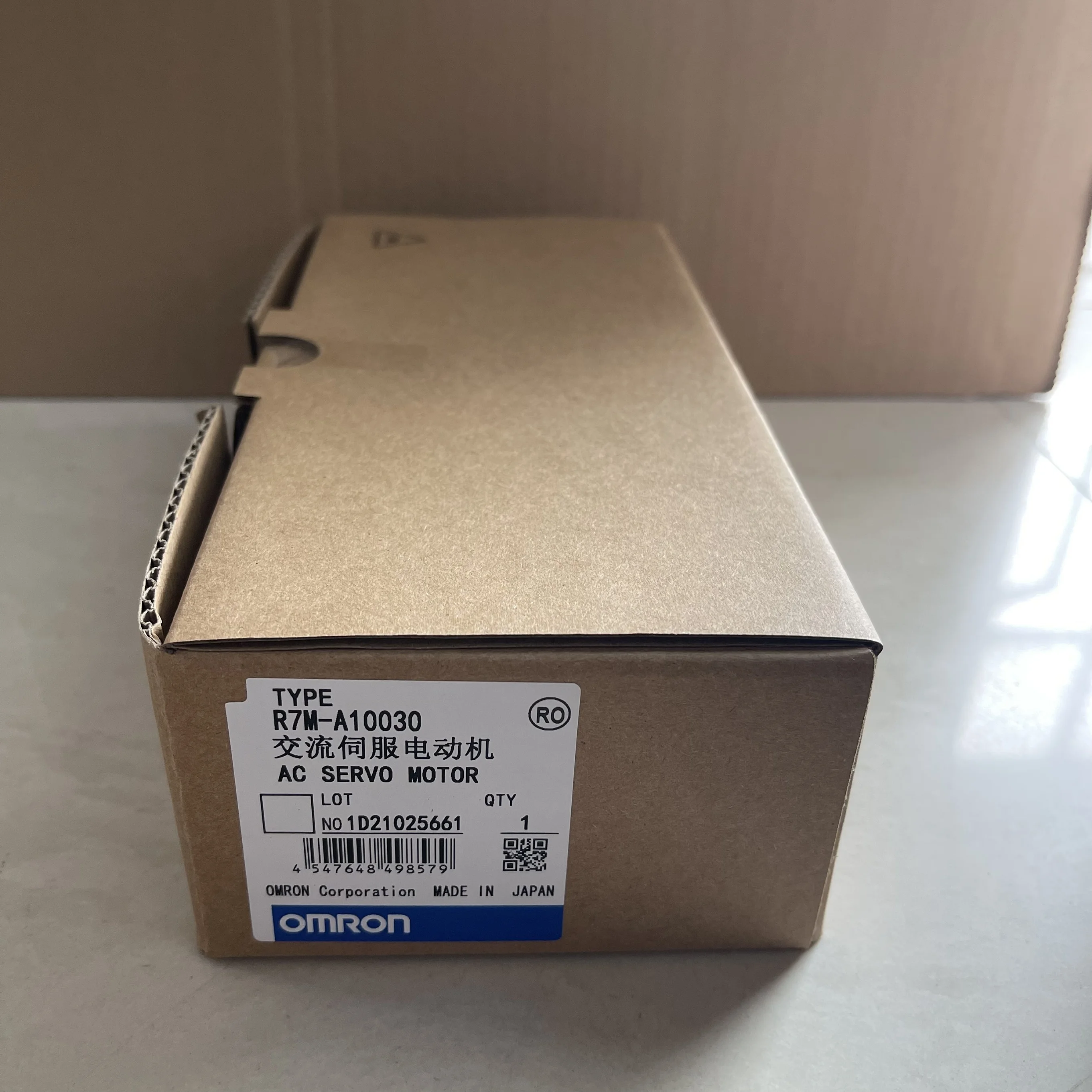 Omron AC Servo Motor R7M-A10030 Omron AC Servo Motor R7M-A10030