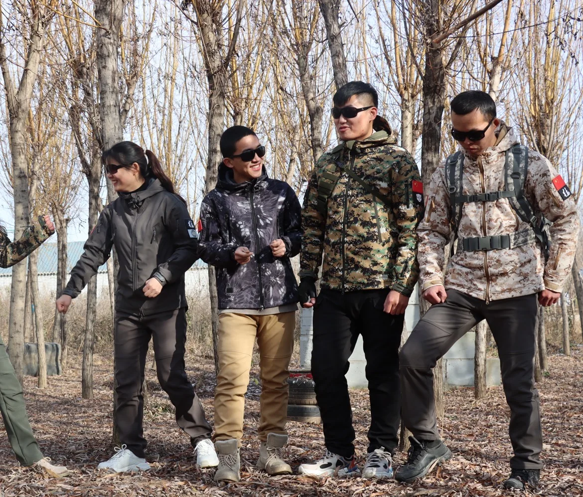 Men's Waterproof Outdoor Jacket For Hiking And Camping_voghion.com