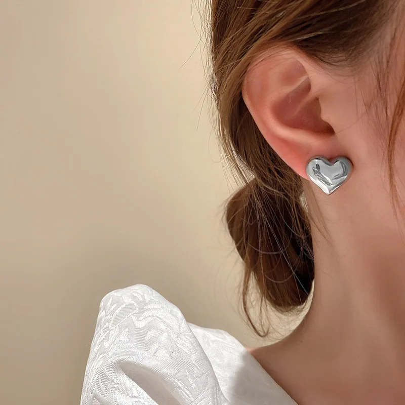Fashion Korean Style Simple Alloy Heart Shape Stud Earrings