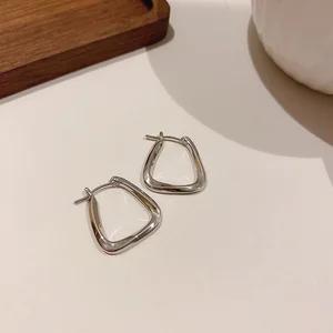 Elegance and Dignity Earrings Retro Style Fashionable Irregular Temperament Irregular Alloy Hoop Earrings for Women