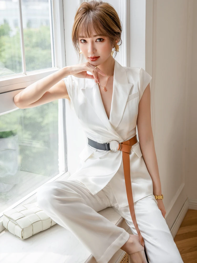 Traje De Seda Brillante Para Mujer,Manga Corta Blanca,2 Piezas - Buy Las  Mujeres De Blanco,Las Mujeres Trajes De Seda,Las Mujeres Trajes De 2 Piezas  Product on Alibaba.com