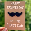 biglietto di auguri con barba nera