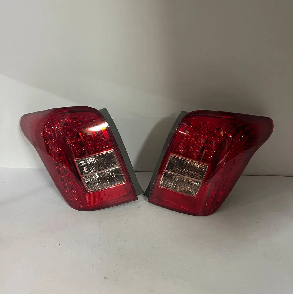 トヨタ カローラ フィールダー アクシオ用 テールランプ A Pair Nze141