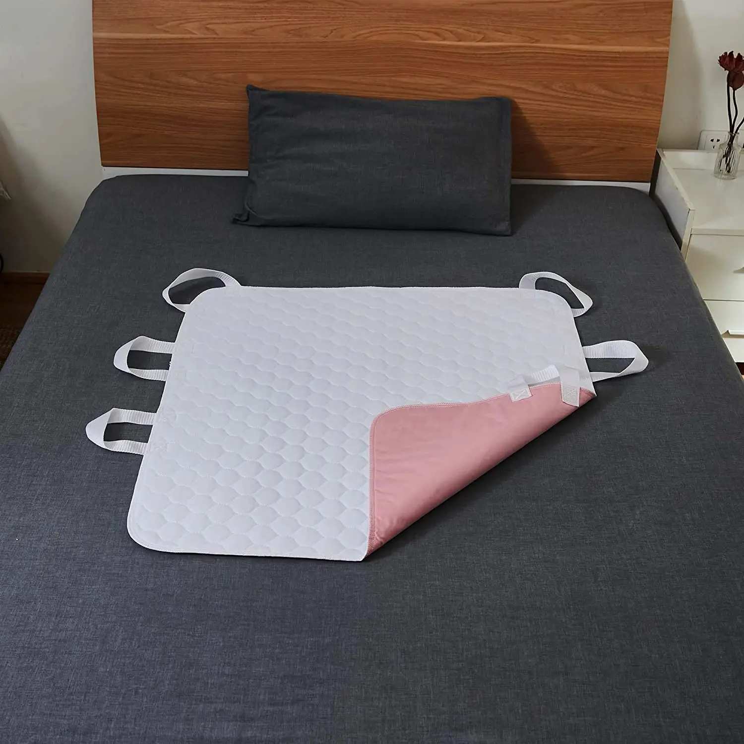 YK Home Sustainable Reusable Washable Waterproof Bed Pads Baby Changing Underpad With 4 Positioning Strap Handle supplier