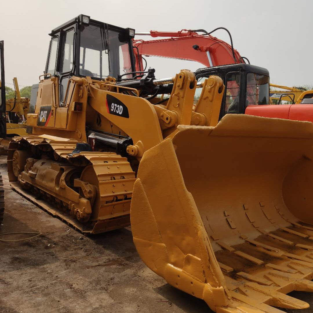 Б/у строительная техника, колесный погрузчик cat 973d по акции