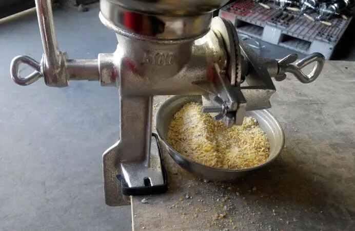 Manual Corn Grinder Flour Maker Wheat Grain Nut Mill Grinder Kitchen Tools  US