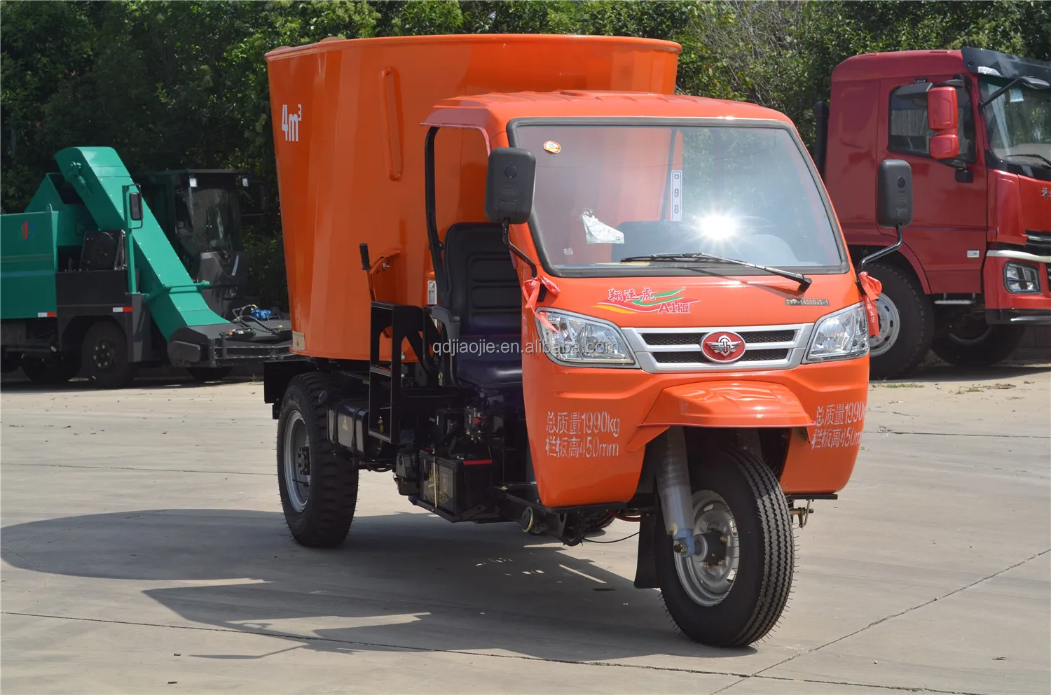 Mini TMR Feed Mixer Tricycle with Weighing System Animal Feeders for Livestock Farm Usage