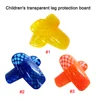 Tabla protectora de piernas transparente para niños.