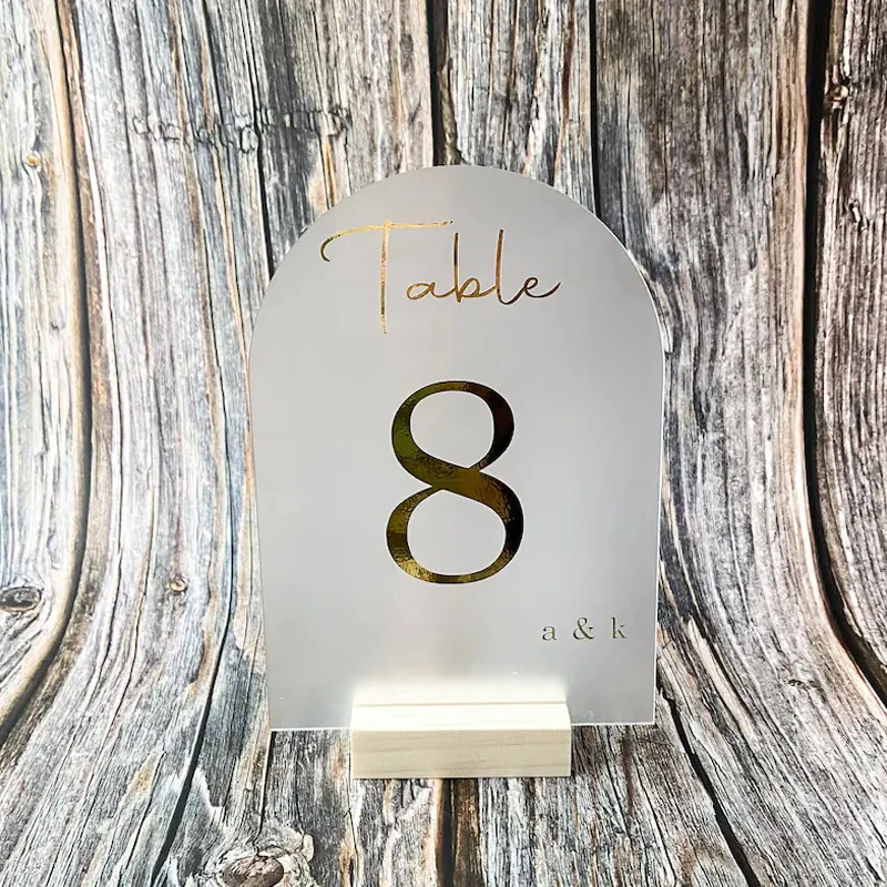 Акриловые номера таблицы с деревянным