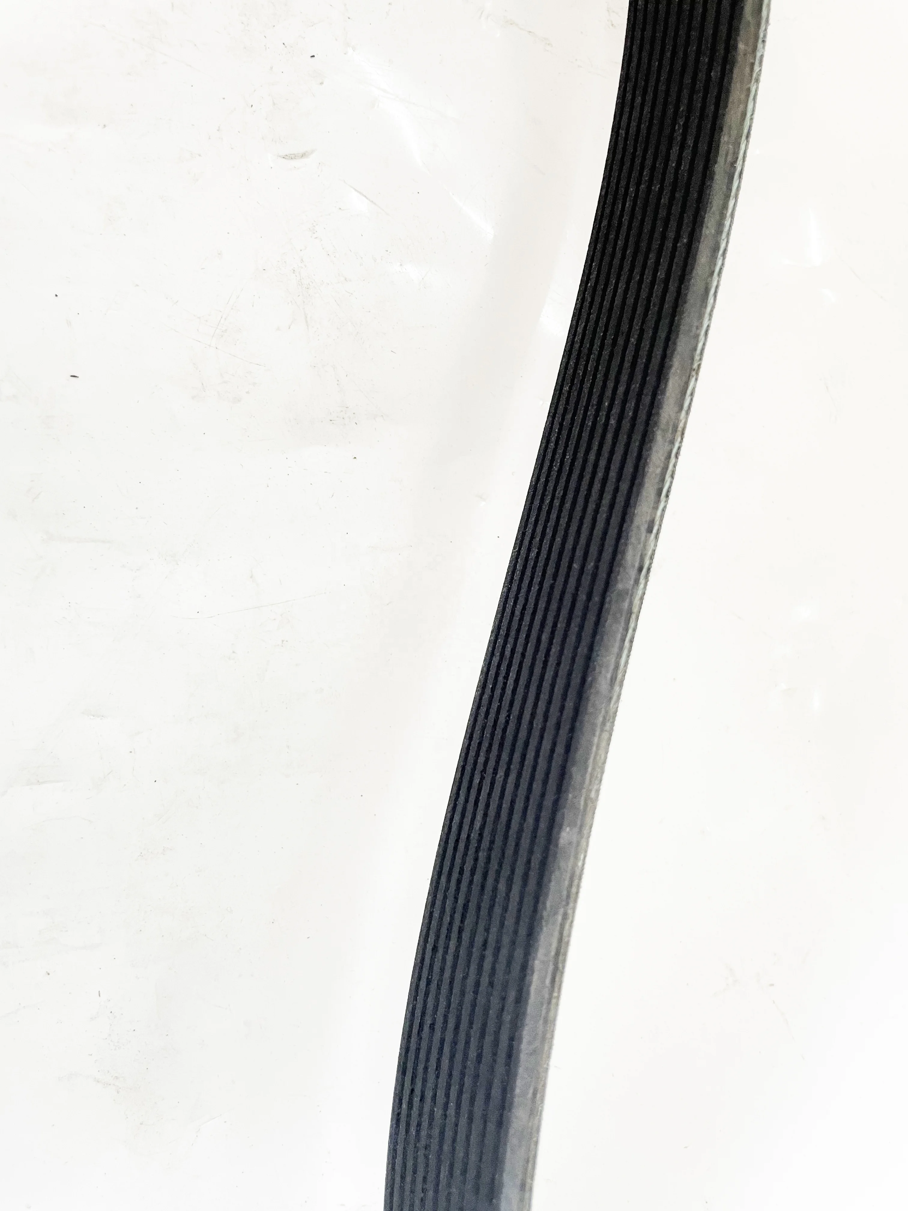 D-eutz TCD2013L06 2V V-RIBBED Belt 01183388 for Replace/repair