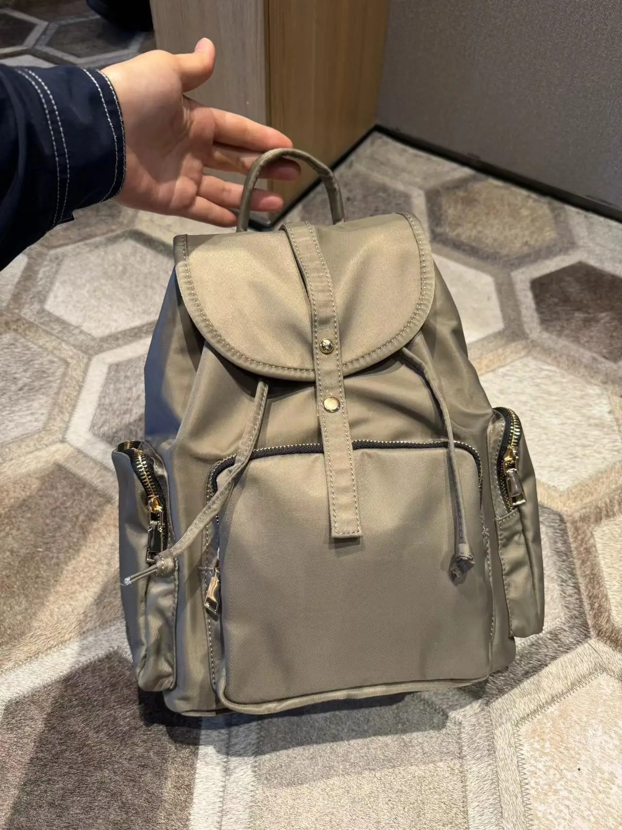 Ling Yu Hong Kong-style Casual Nylon Fabric Flip-back Backpack New Versatile Large-capacity Water-resistant Durable Buckle