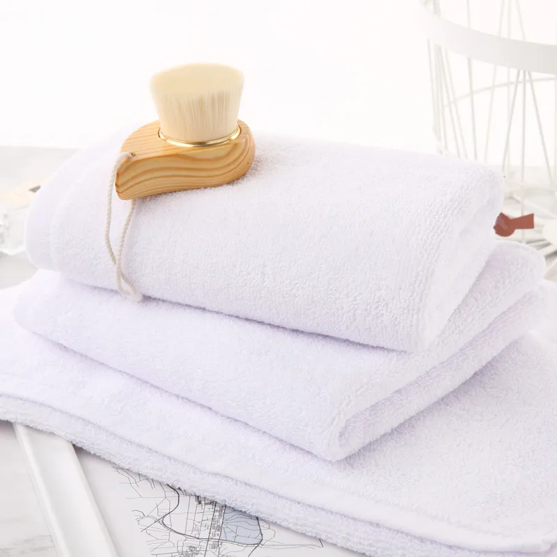 Professional Selling Malaysia Embossed Logo White Jacquard Cotton 16s Plain Hotel Towel for  Hyatt Hilton Hotel