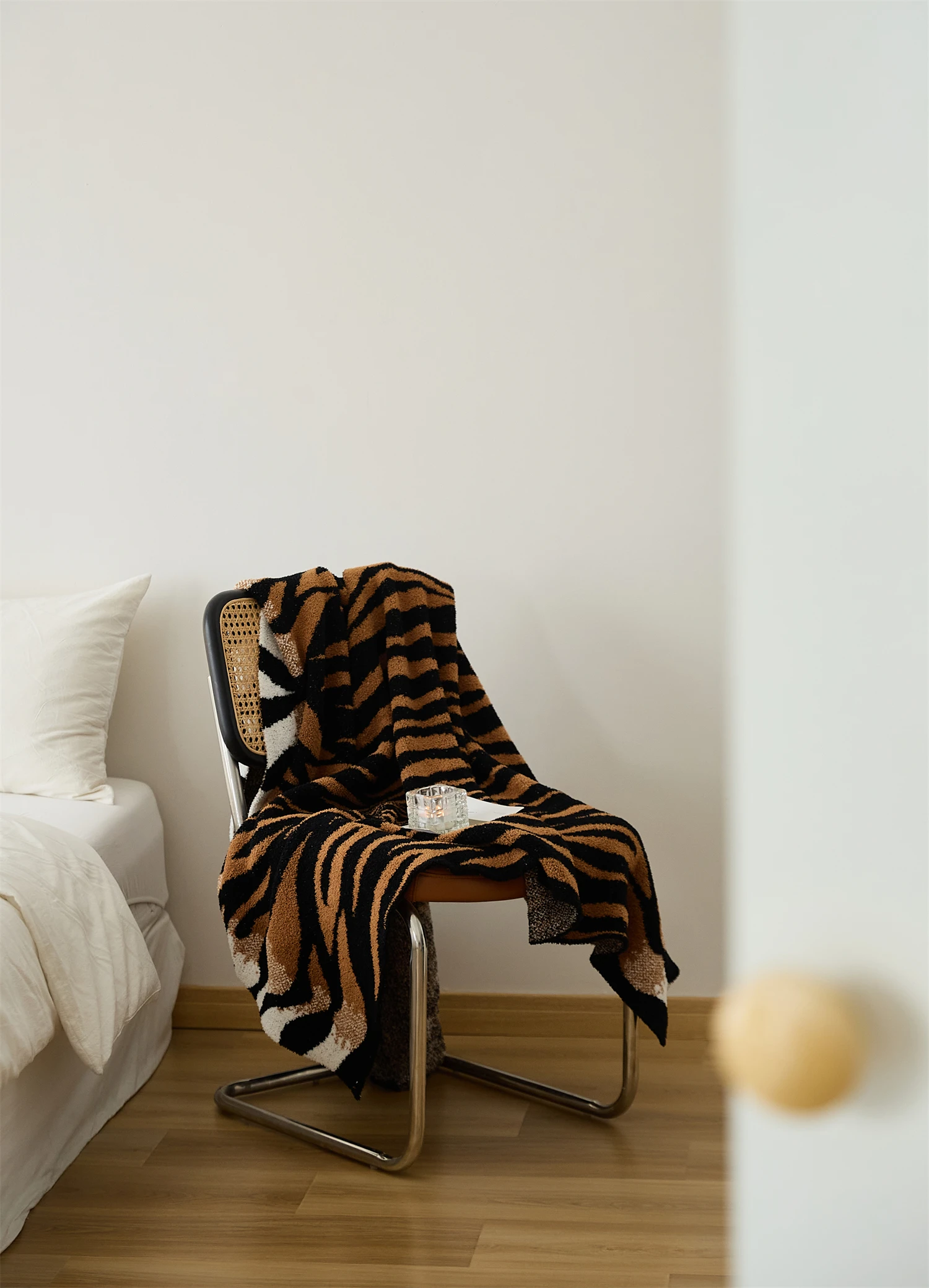 High Quality  Soft Warm 100% Polyester Leopard Print Knitted Throw Blanket For Home Decoration And Travel YPT details