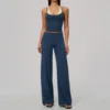 blu navy con accenti gialli