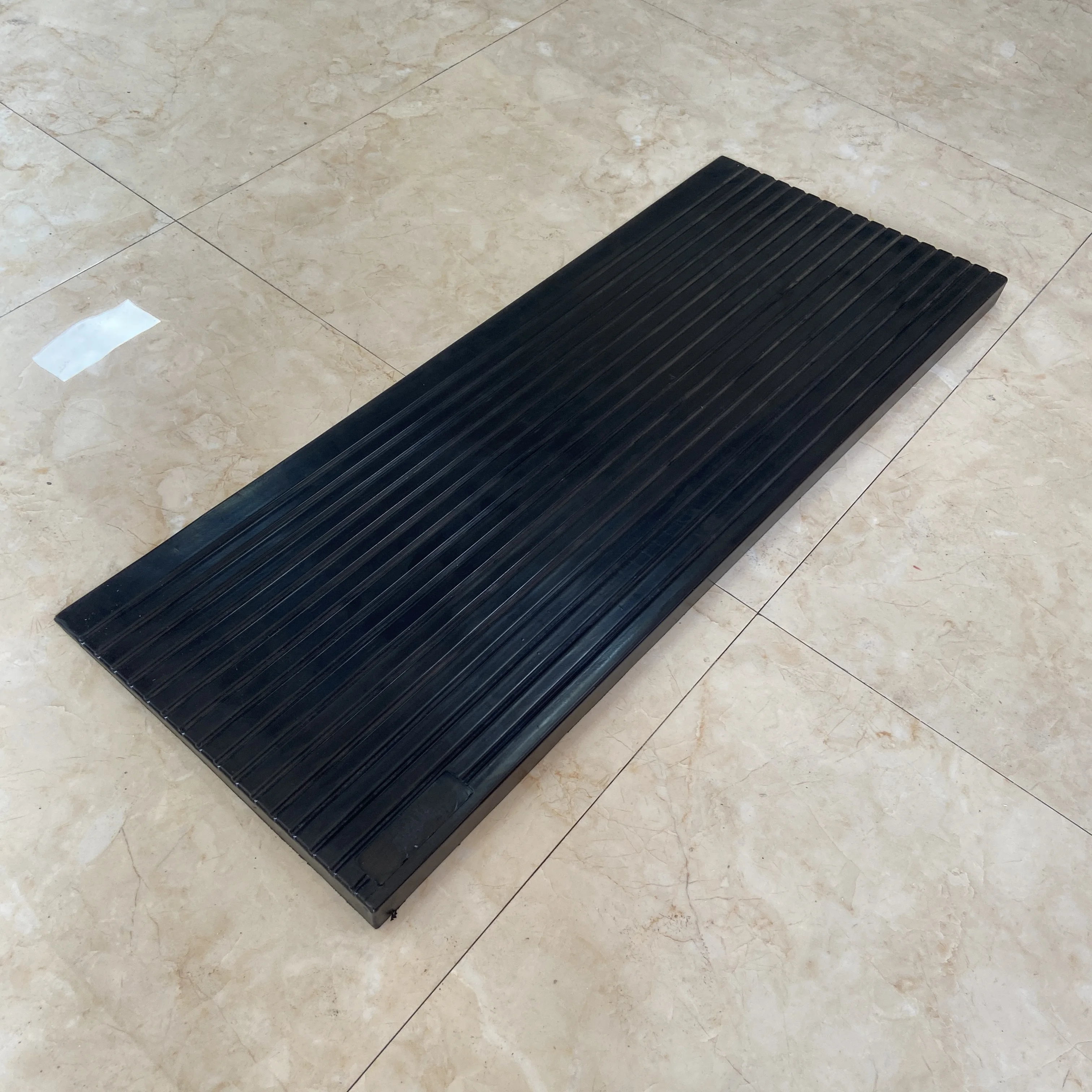 40mm Height Solid Straight Rubber Speed Bump Doorway Wheelchair Threshold Door Ramp factory